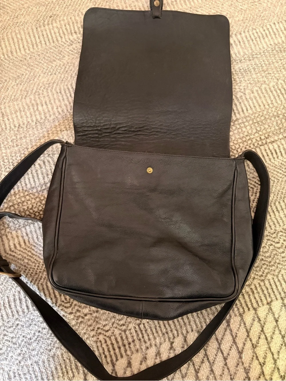 Men's Black Leather Messenger Bag with Adjustable Strap